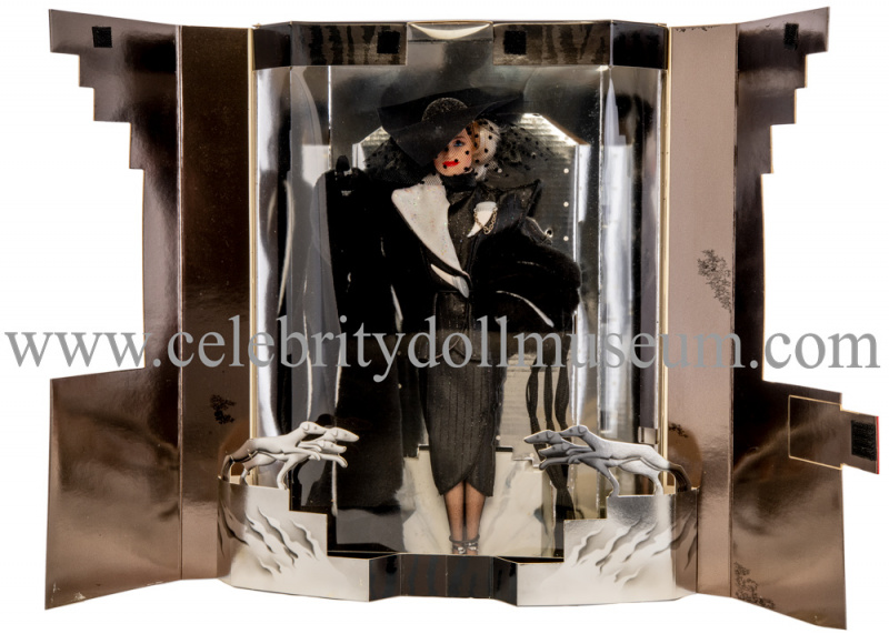 Glenn Close doll box open