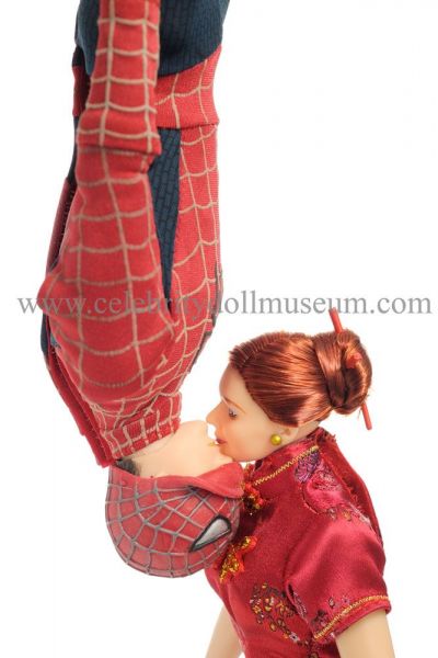 Tobey Maquire and Kirsten Dunst dolls from Spiderman