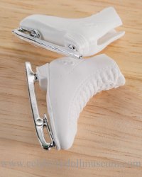 Tessa Virtue doll skates