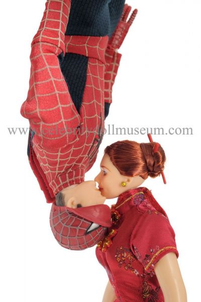 Tobey Maguire and Kirsten Durst Spiderman doll s